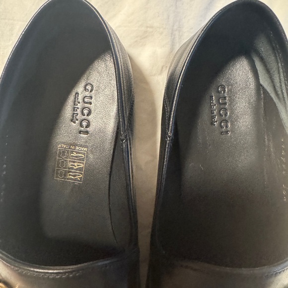 Gucci Black Leather Loafers with Gold Accents - Picture 4 of 6